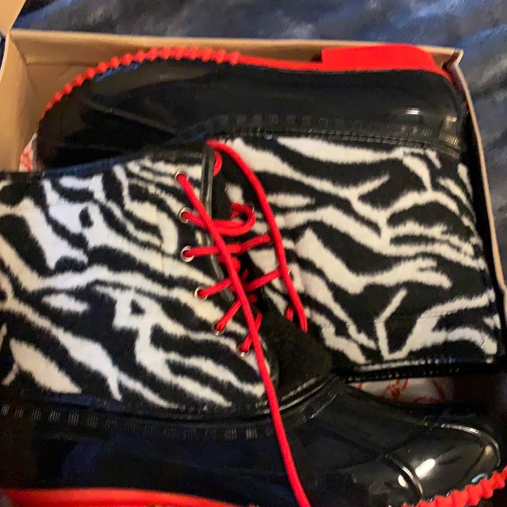 Sugar duck boots